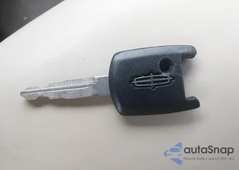 2003 Lincoln Town Car Cartier z USA, uszkodzony, nr VIN 1LNHM83W93Y652834